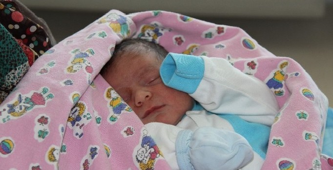 Bebeğine şehit Ömer Halisdemir’in ismini verdi