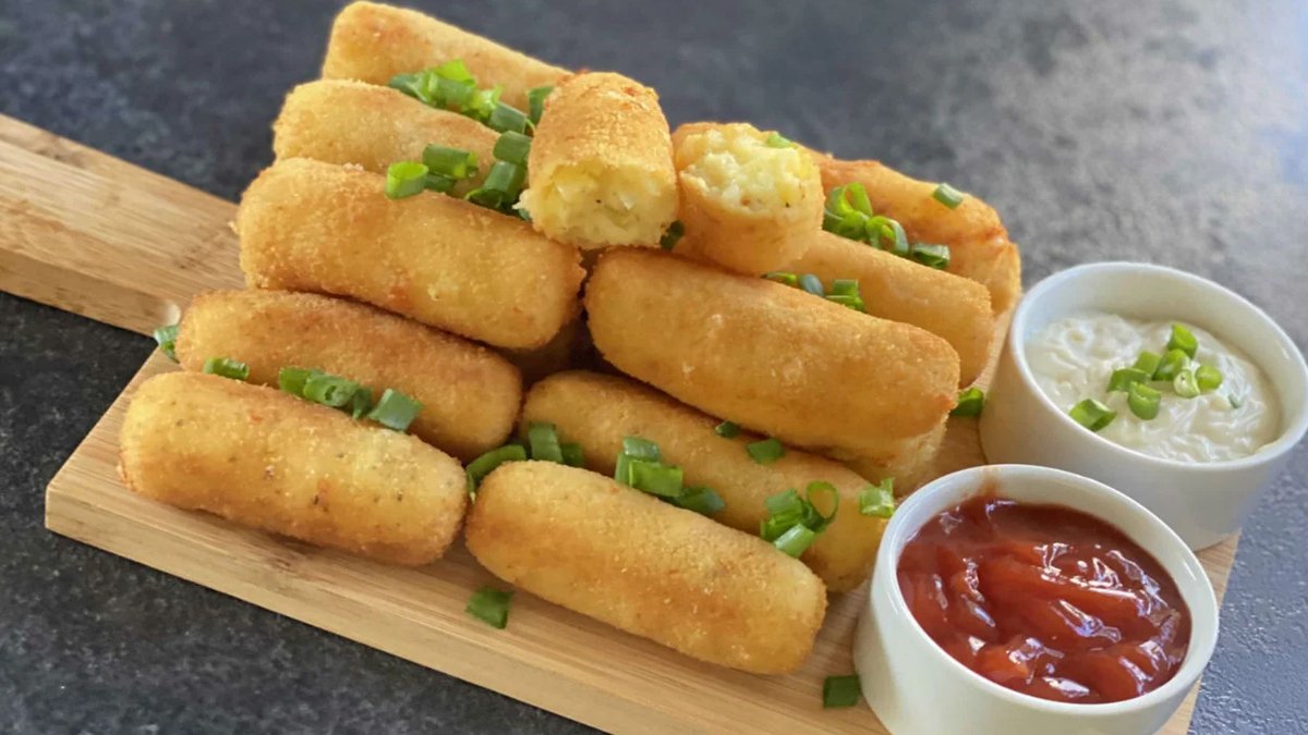 Patates hiç bu kadar çıtır olmadı! İster kahvaltıya ister yemek yanına... Yağ çekmeyen patates kroket tarifi