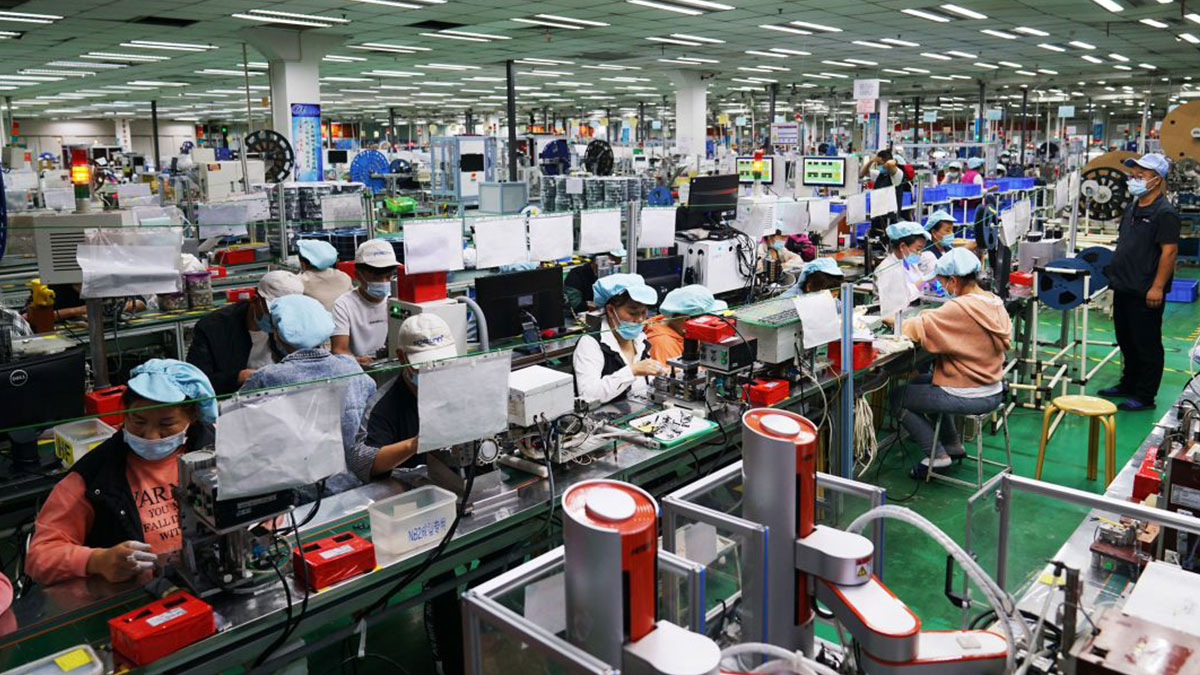 iPhone tedarikçisi şirkette çalışanlara ilginç suçlamayla gözaltı! Hiç kimse anlam veremedi