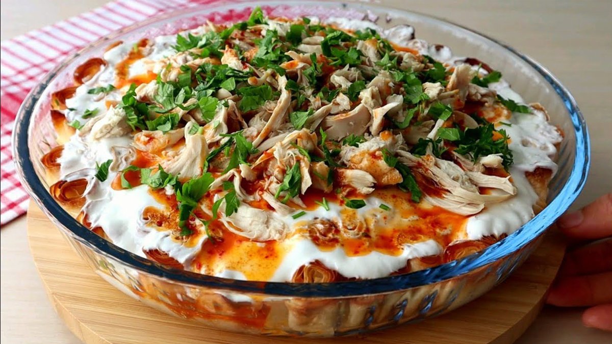 4 yufkanız varsa akşama yemek düşünmeyin! Çıtır çıtır tavuklu siron tarifi: Evdekiler sürekli isteyecek