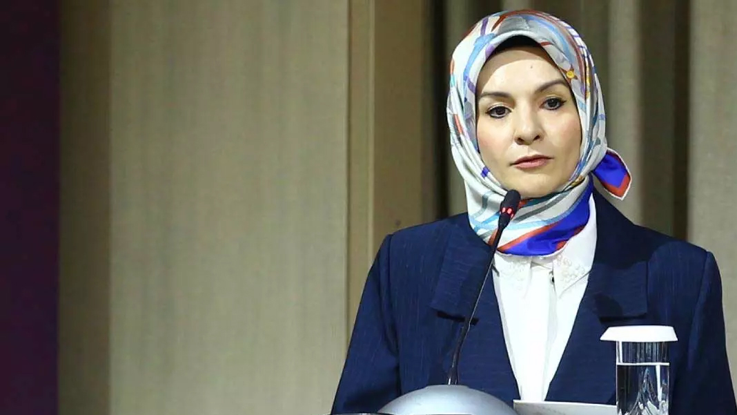 Bakan Mahinur Özdemir Göktaş'ın içinde bulunduğu araç kaza yaptı