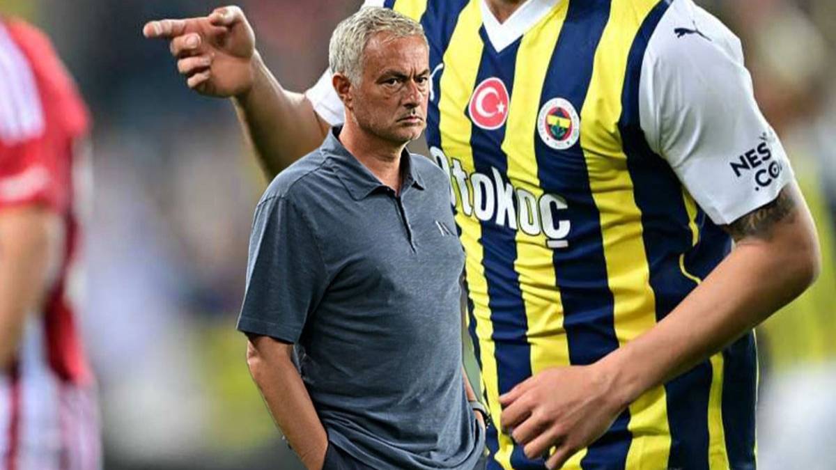 Fenerbahçe'de yaprak dökümü! Jose Mourinho bile 15 milyon euroluk yıldızı ikna edemedi. Arkadaşlarıyla vedalaştı gidiyor
