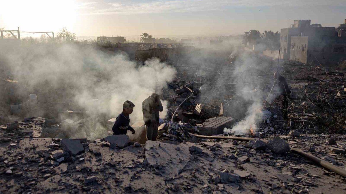 İsrail, Gazze'de yerleşim yerlerini vurdu: 78 kişi öldü