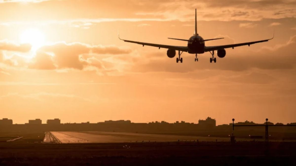 İsrail saldırılarının ardından askıya alınmıştı: İran'da uçuşlar yeniden başladı