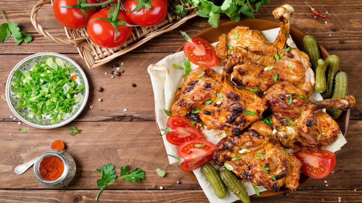 Lokum gibi ayrılıyor! Fırında terbiyeli tavuk pirzola tarifi... Lezzeti mangalı bile solluyor