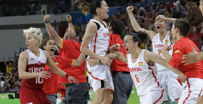 Kızlardan dramatik veda: İspanya'ya son saniyede yenildik