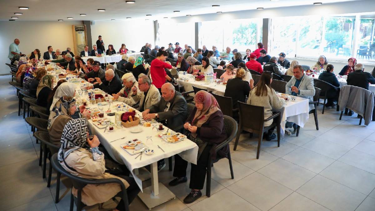 Başkan Yetişkin, şehit aileleri ve gazilerle kahvaltıda buluştu