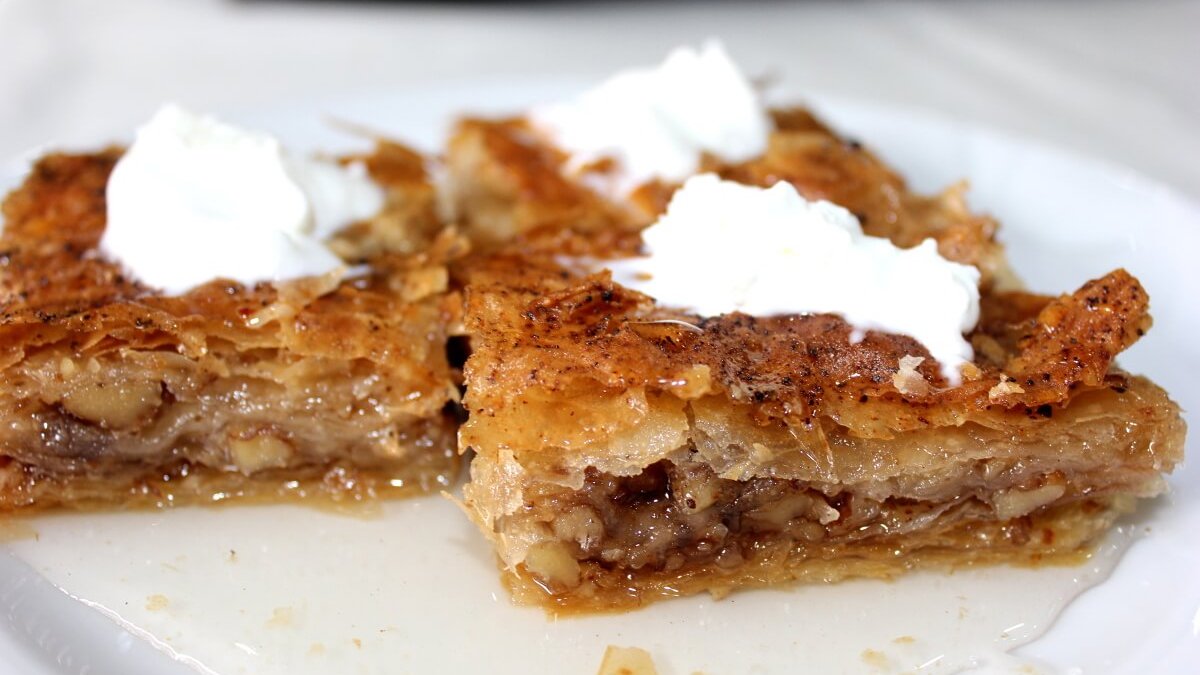 Evde kuru yufka varsa 10 dakikada tatlınız hazır! Baklavanın atası kuru yufka tatlısı: Çıtır çıtır oluyor