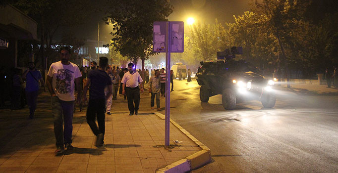 Van İpekyolu İskele Caddesi'nde 2 Nisan Polis Merkezi'nde patlama: 2 ölü  - Son dakika haberler