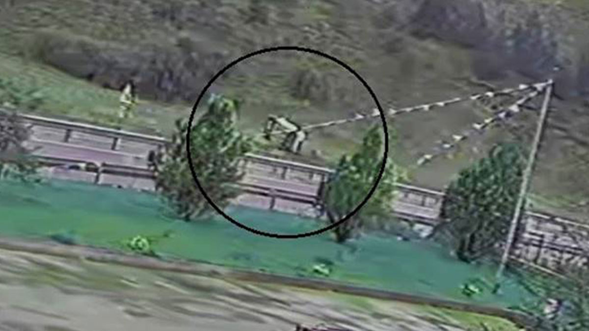 O kentteki 'ölüm yolu'nun kurbanı oldu! Feci kaza anbean kamerada