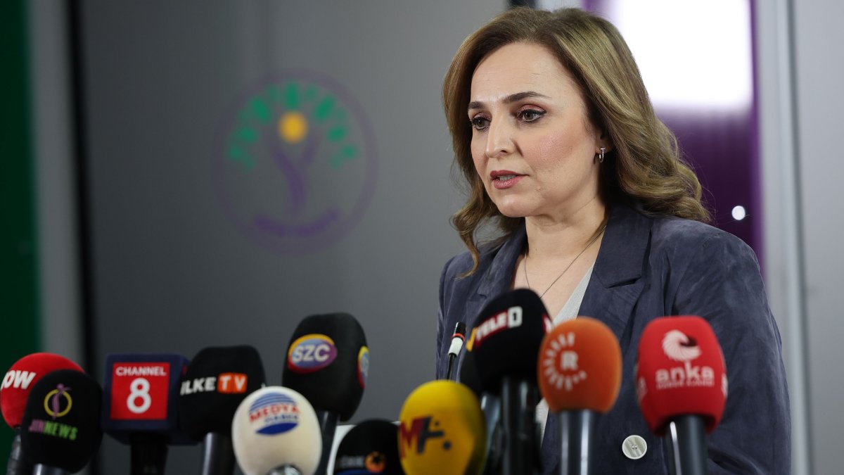 DEM Parti'den Esenyurt Belediye Başkanı Özer'in gözaltına alınmasına tepki