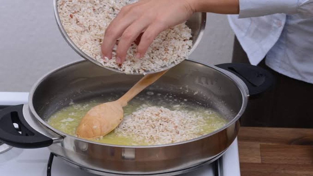 Pilava su yerine bundan katın: Hem tane tane gelecek hem parmak ısırtacak