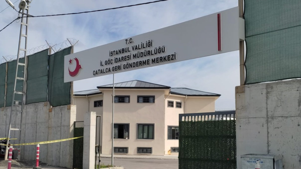 Geri gönderme merkezindeki kadınlar kötü muameleye isyan etti