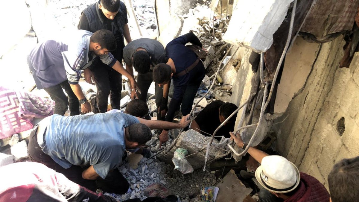 Gazze'de İsrail soykırımı devam ediyor: Bombaladığı apartmanda 247 akrabayı katletti