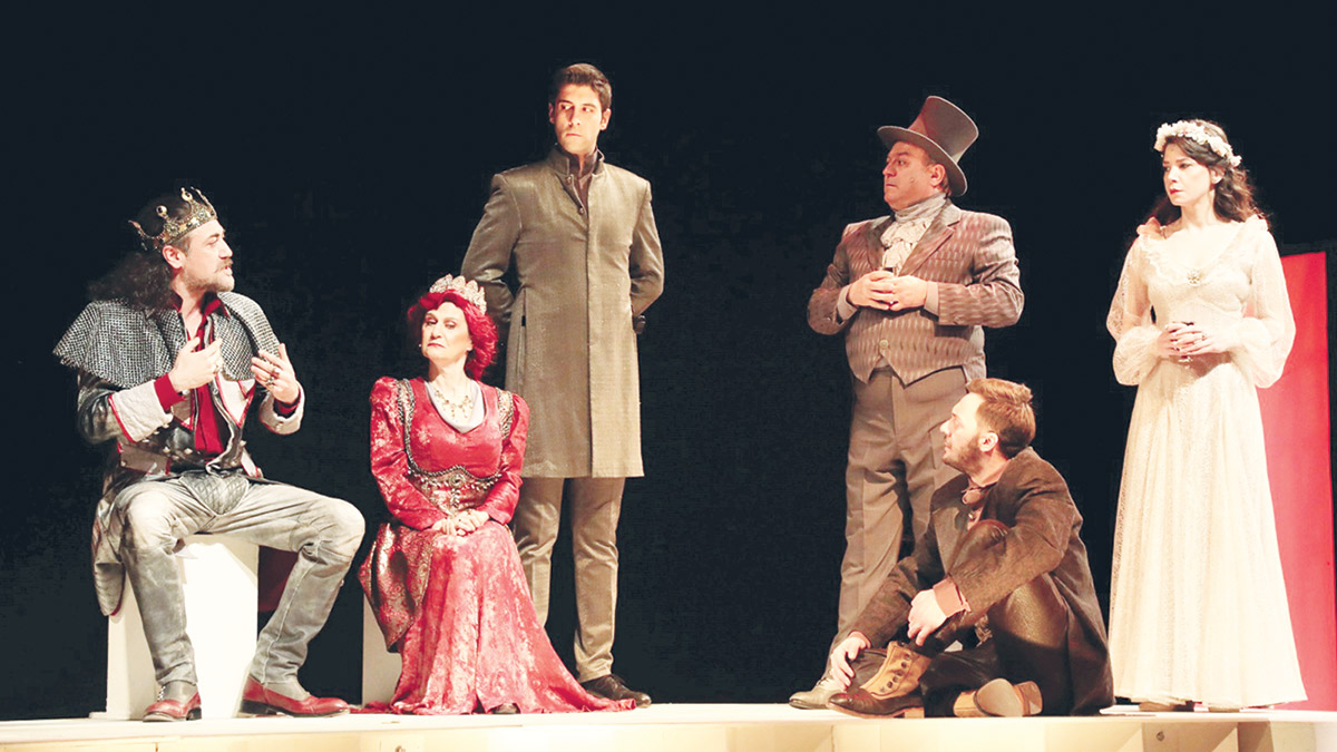 Darülbedayi sahnelerinde  34 oyun izleyiciyi bekliyor