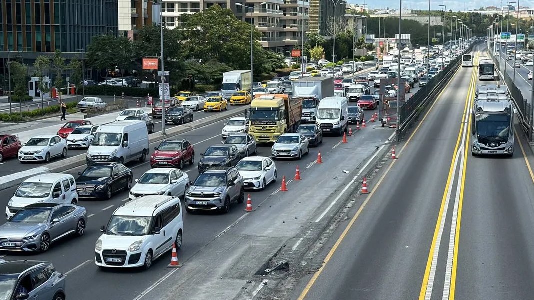 İstanbul'da bazı yollar trafiğe kapatıldı: İşte o yollar ve alternatif güzergahlar