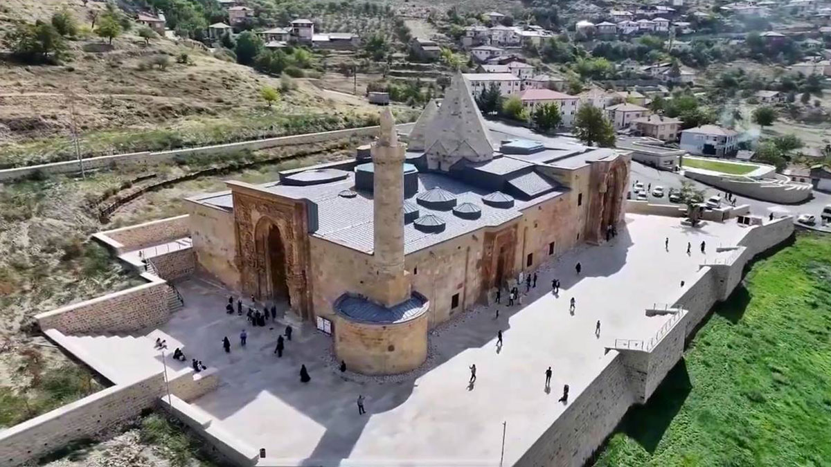 Bir dönemin akıl hastanesiydi: Ziyaretçi akını yaşanıyor! Aynı zamanda ibadethane, 9 yıllık restorasyon sona erdi