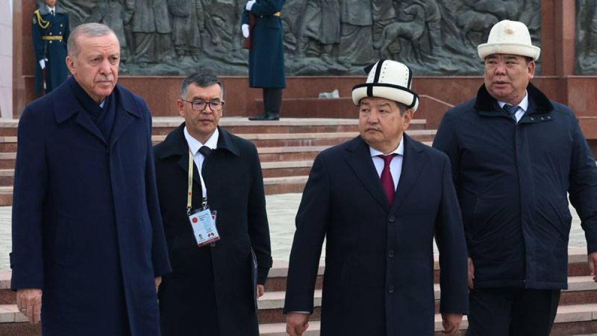 Erdoğan, Bişkek'te resmi törenle karşılandı