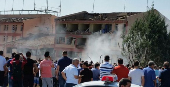 Elazığ Emniyet Müdürlüğü önünde patlama: şehit ve yaralılar var - Son dakika haberleri