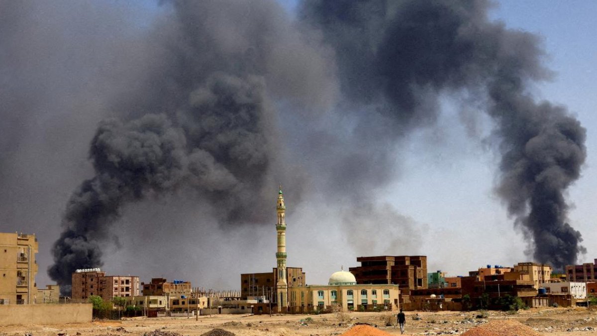 Sudan'daki iç savaşta insani kriz derinleşiyor: 3 milyon kişi ülkeyi terk etti, 20 binden fazla kişi hayatını kaybetti