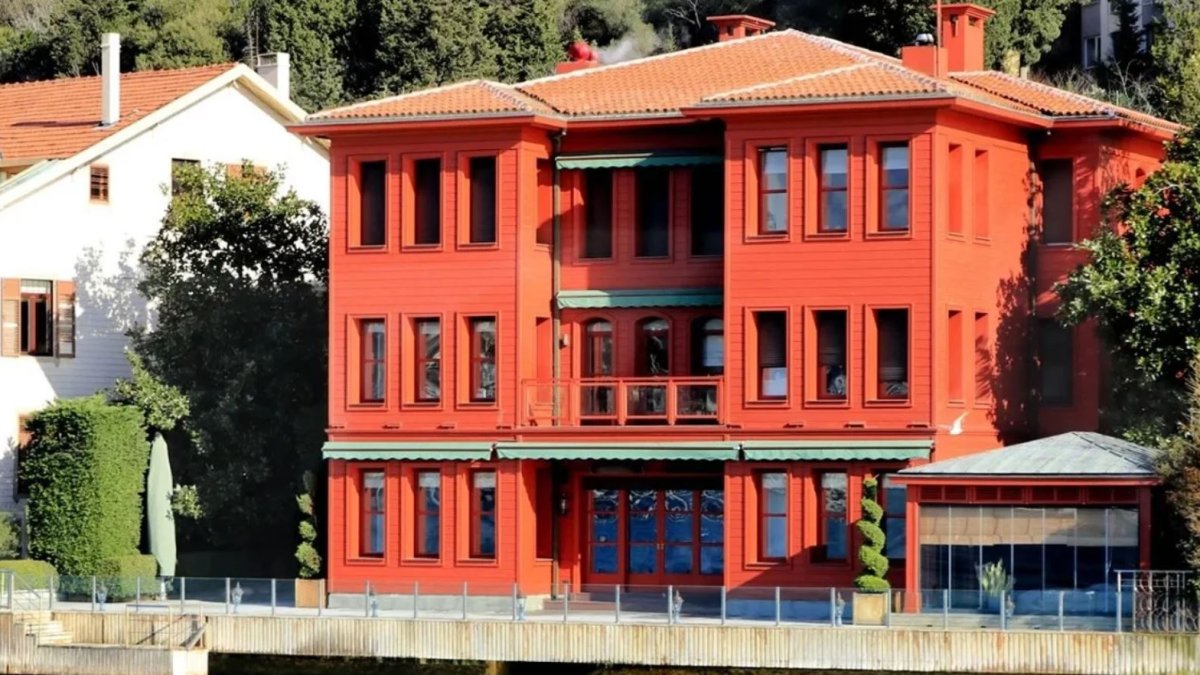 Boğaz’ın kırmızı yalısı rekor fiyata satıldı