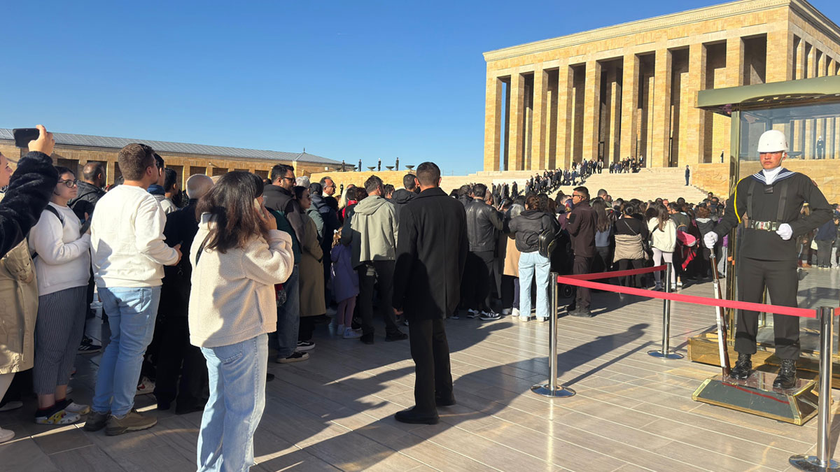 Anıtkabir'de 10 Kasım öncesi ziyaretçi yoğunluğu