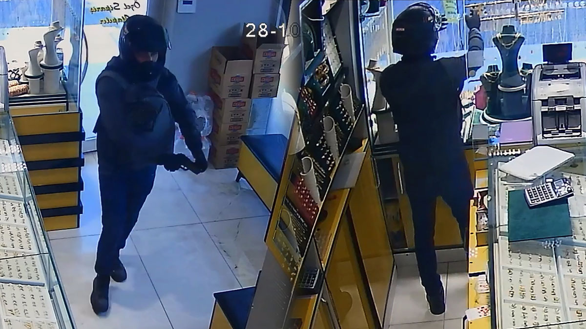 Kuyumcu hırsızını 'baykuş' ele verdi: O anlar kamerada! 3 saat keşif yaptı, iş yeri sahibini silahla vurdu