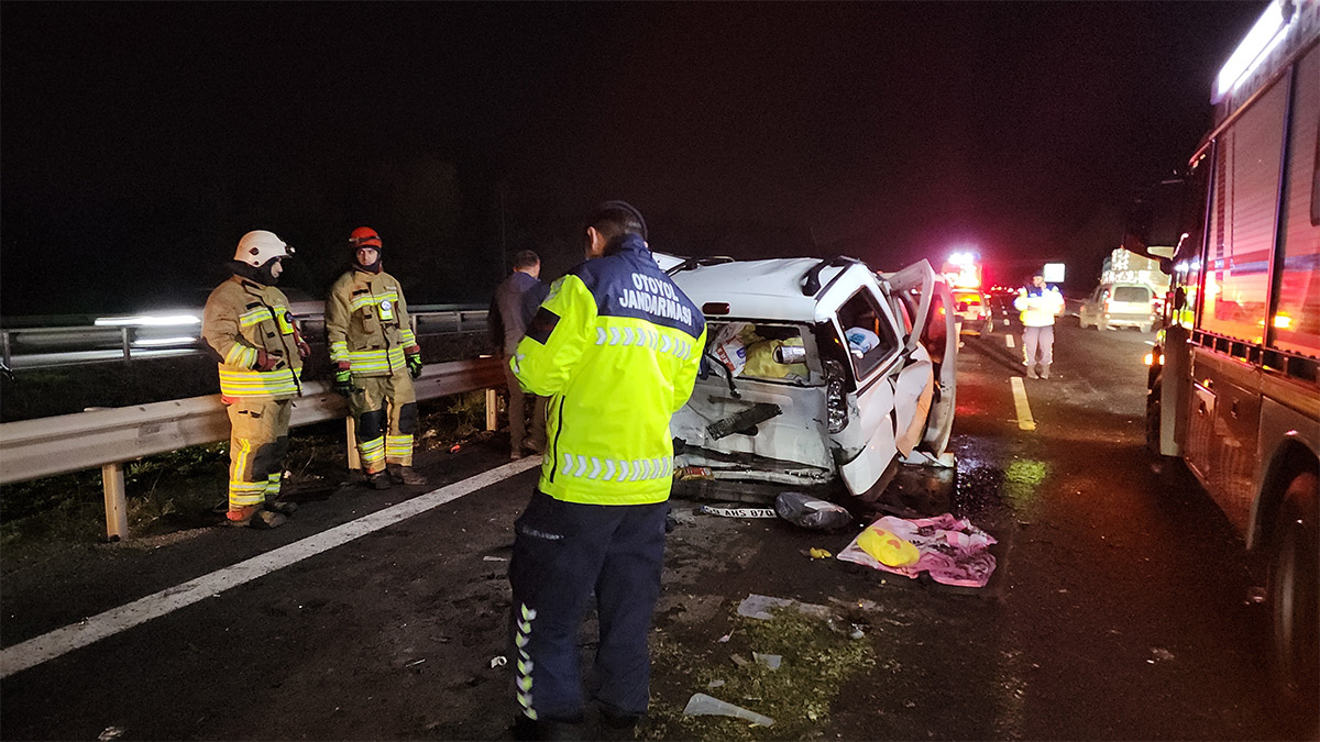 Anadolu Otoyolu'nda zincirleme kaza! 10 araç birbirine girdi, 8 yaralı