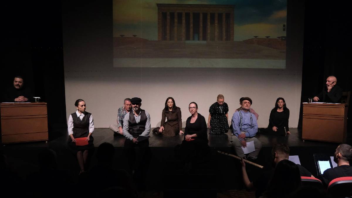 10 Kasım’a Özel Hazırlanan “O’nu Özlüyoruz” adlı oyun kapalı gişe oynadı