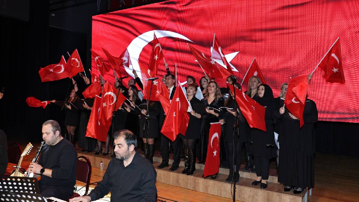 Ulu Önder Atatürk sevdiği türkülerle yad ettiler