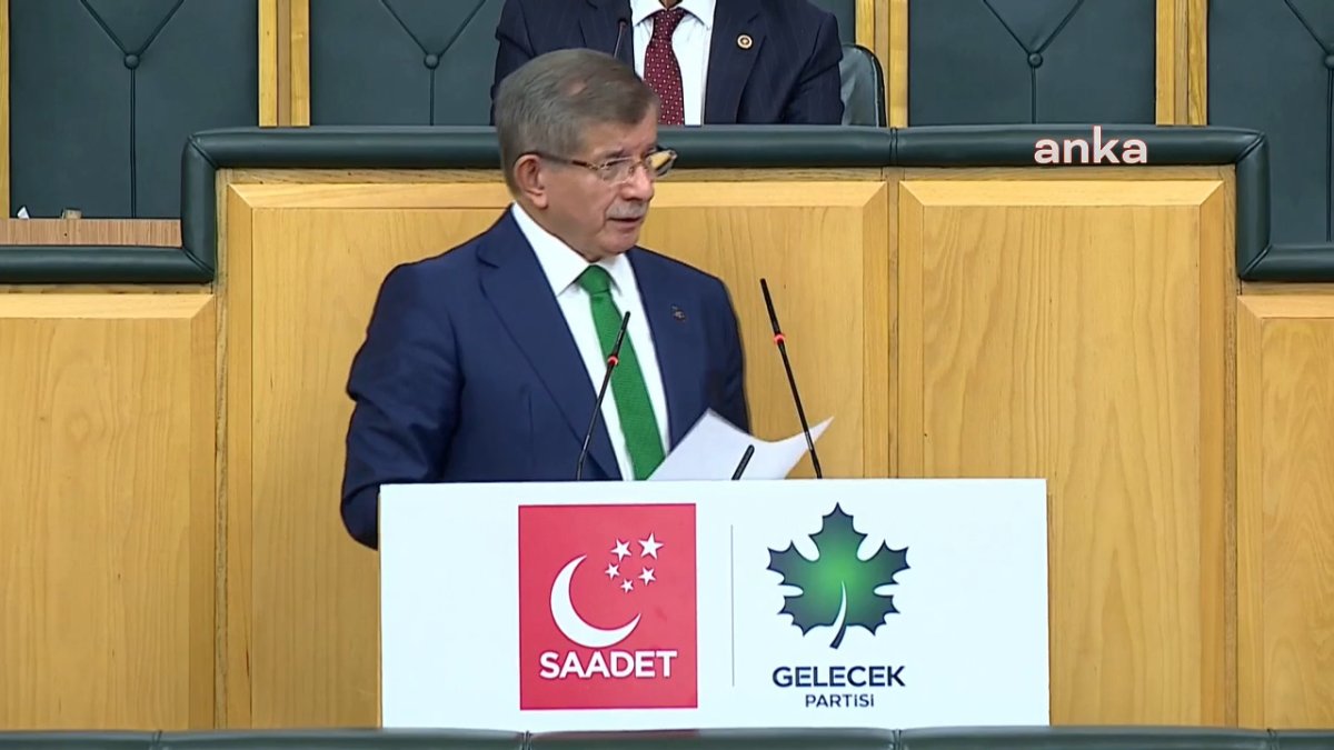 Davutoğlu kürsüde ağladı: Alnı secdeye gidenlerin iktidarında bunları mı yaşayacaktık?