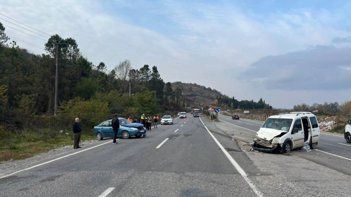 Bartın'da feci 'U dönüşü' kazası: 3'ü çocuk 6 yaralı
