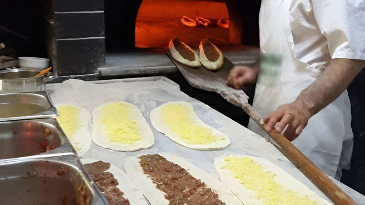 O işletmenin kıymalı pidesinde meğer kıyma yokmuş! Böyle sahtecilik görülmedi, içine neler katmışlar neler...