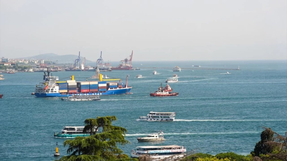 İstanbul Boğazı çift yönlü olarak gemi trafiğine kapatıldı: Kıyı Emniyet Genel Müdürlüğü duyurdu
