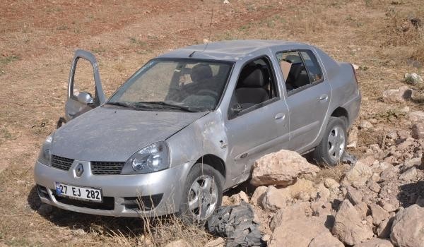 Gaziantep’te otomobil şarampole devrildi, sürücüsü yaralandı