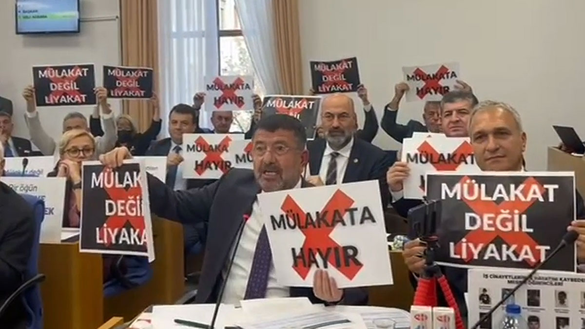 CHP'li milletvekillerinden "mülakat" protestosu: 'Söz verdiniz, tutmadınız'