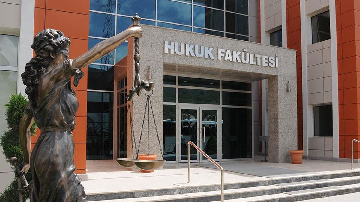 Hukuk fakültesine girmek zorlaşıyor: 'Hukuk kliniği' düzenlemesi geliyor! Meslek sınavındaki düşük notlar dikkat çekti