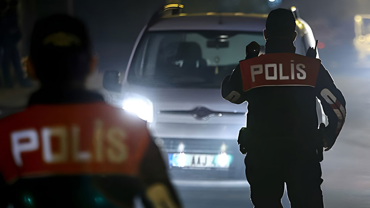 Bu kadar tarihi eseri araca nasıl sığdırdınız! Durdurulan araçtan çıkan tarihi eserler şaşkına çevirdi