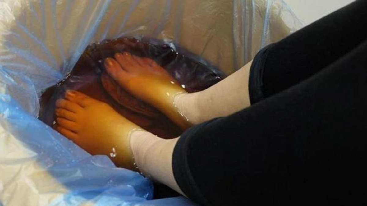 Yıllarca boşuna çekmişiz… Ayak kokusundan kurtulmak bu kadar basitmiş! Tek gecede kokuya elveda