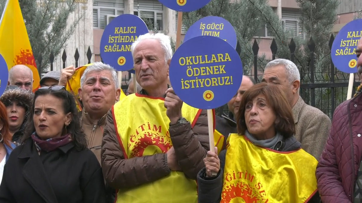Eğitim-Sen'den  MEB binası önünde protesto: ‘MEB bütçesi, eğitim sistemindeki sorunları çözmekten uzak’