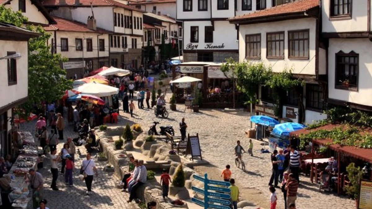 Burası Ankara'nın Antalya'sı! Bir denizi eksik, bu ilçeye akın akın turist yağıyor