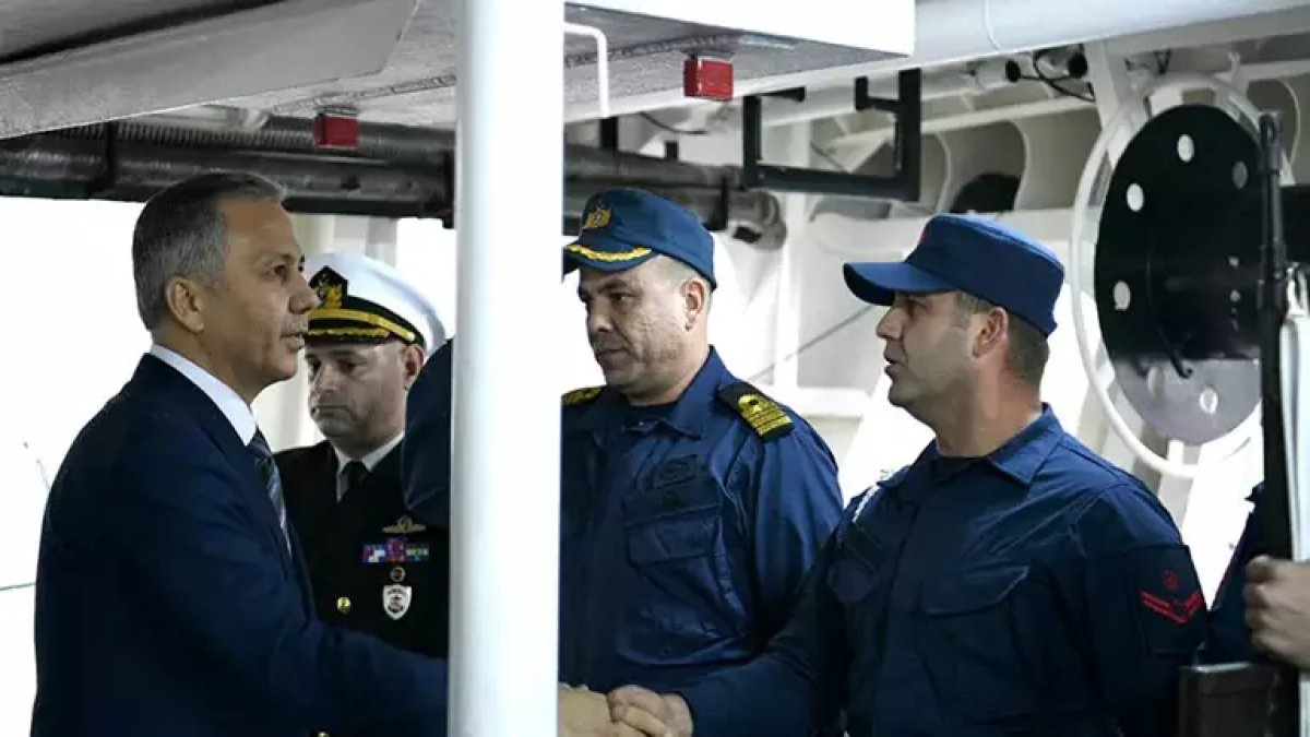 Bakan Yerlikaya TCSG Umut Gemisi'ni ziyaret etti: Mürettebatla denize açıldı