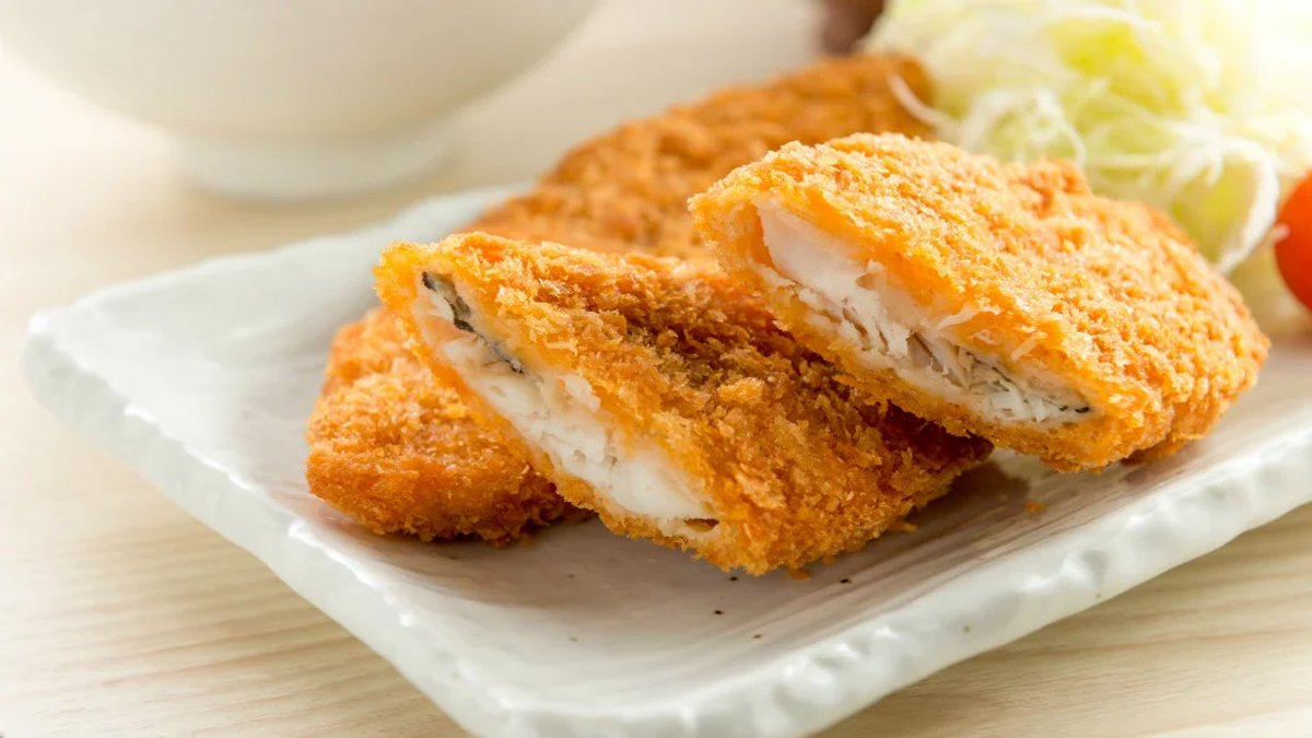 Balık yemeyen çocuklar üçer beşer tane yiyor! Koreliler yaptı, Türkler çok sevdi, işte çıtır çıtır balık kroket tarifi