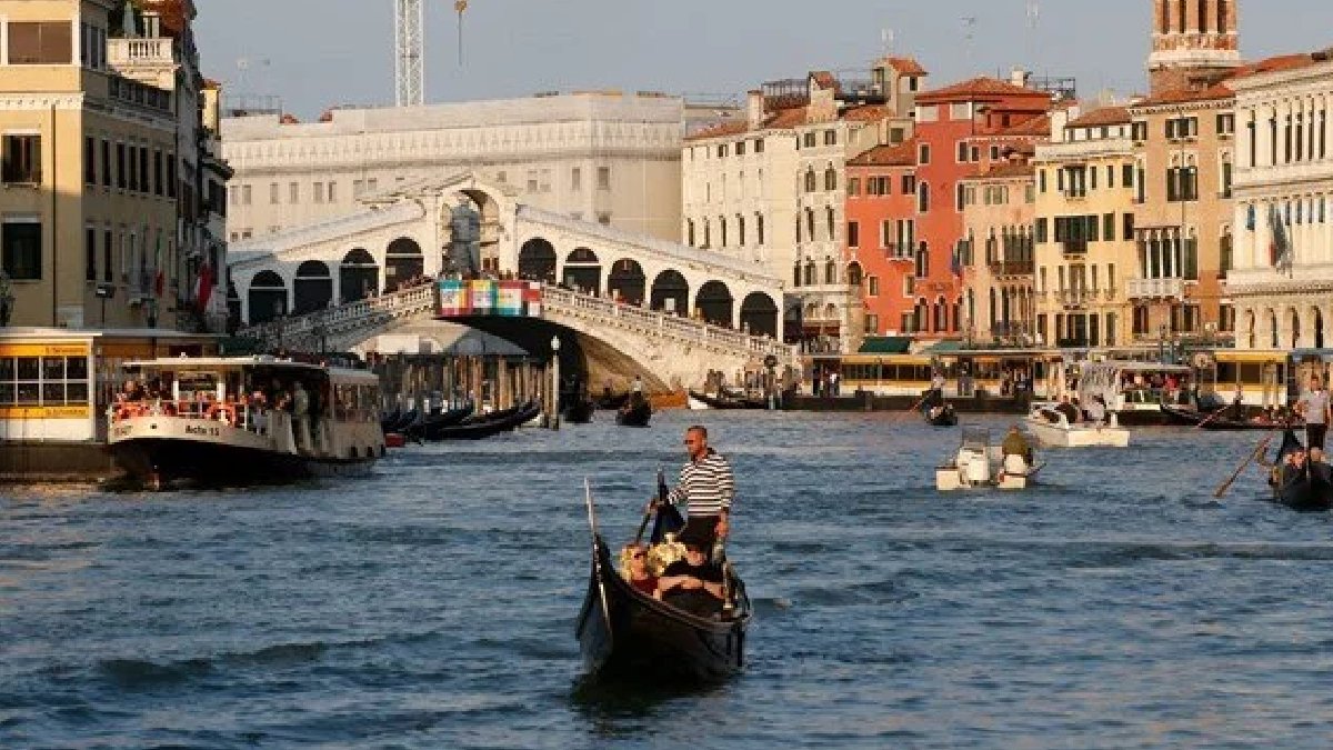 İtalya'da 'aşırı turizme' karşı ziyaretçilere yeni sınırlamalar getirildi