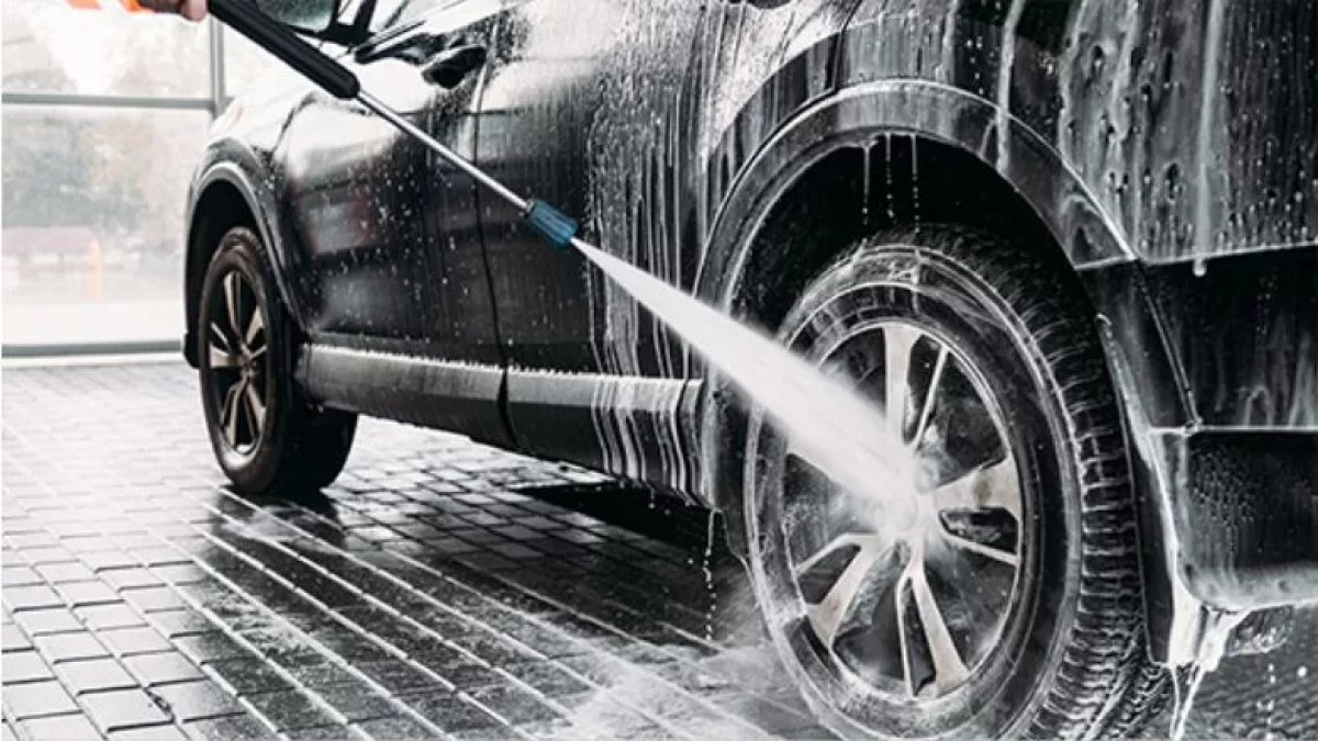 Arabasını oto yıkamaya bıraktı, pişman oldu! 150 bin TL’lik hasarla geri aldı