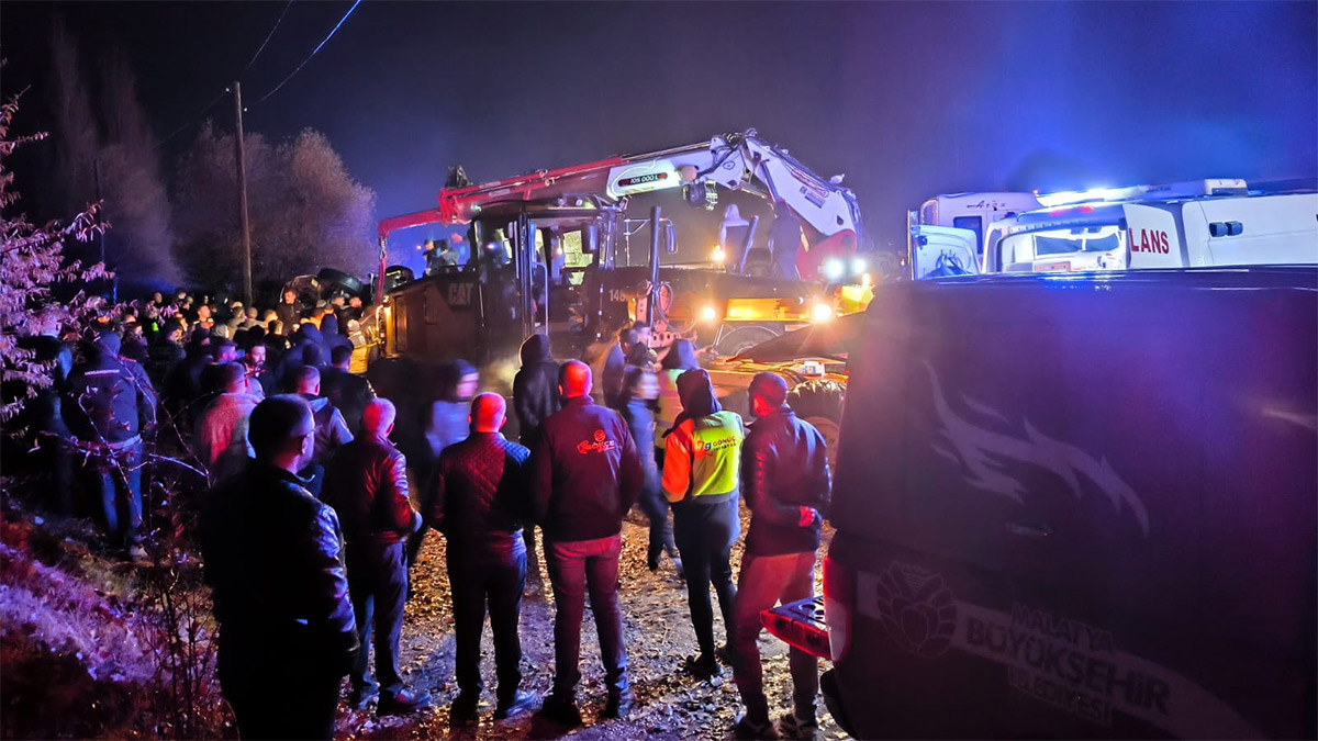 Malatya'da uygulama yapan polislere tır çarptı: 1 şehit, 1 yaralı