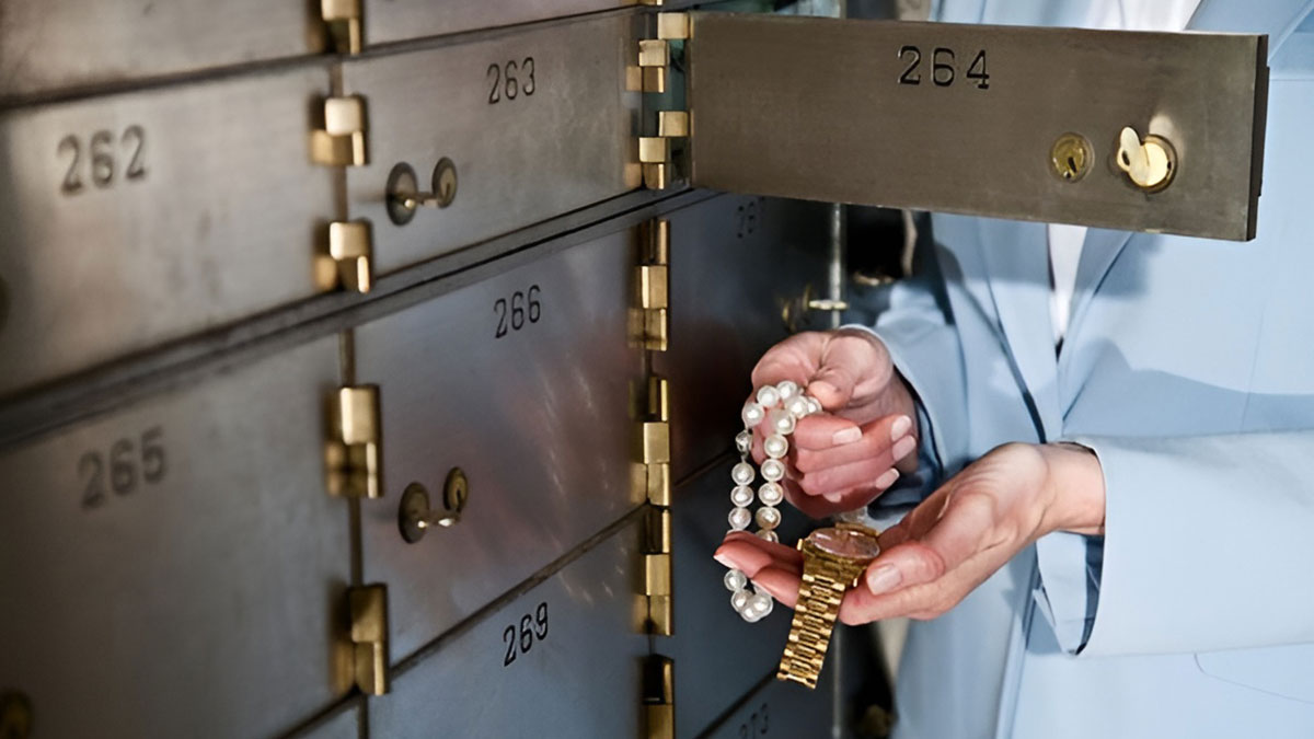 Kamu bankasının o şubesinde hırsızlık şoku: Özel kasaları boşalttılar! Emekli banka çalışanı elini kolunu sallayarak girmiş