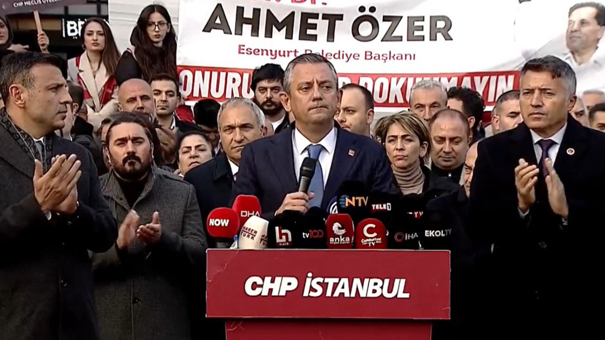 CHP'den Esenyurt kararı: Ahmet Özer göreve dönene kadar nöbete devam