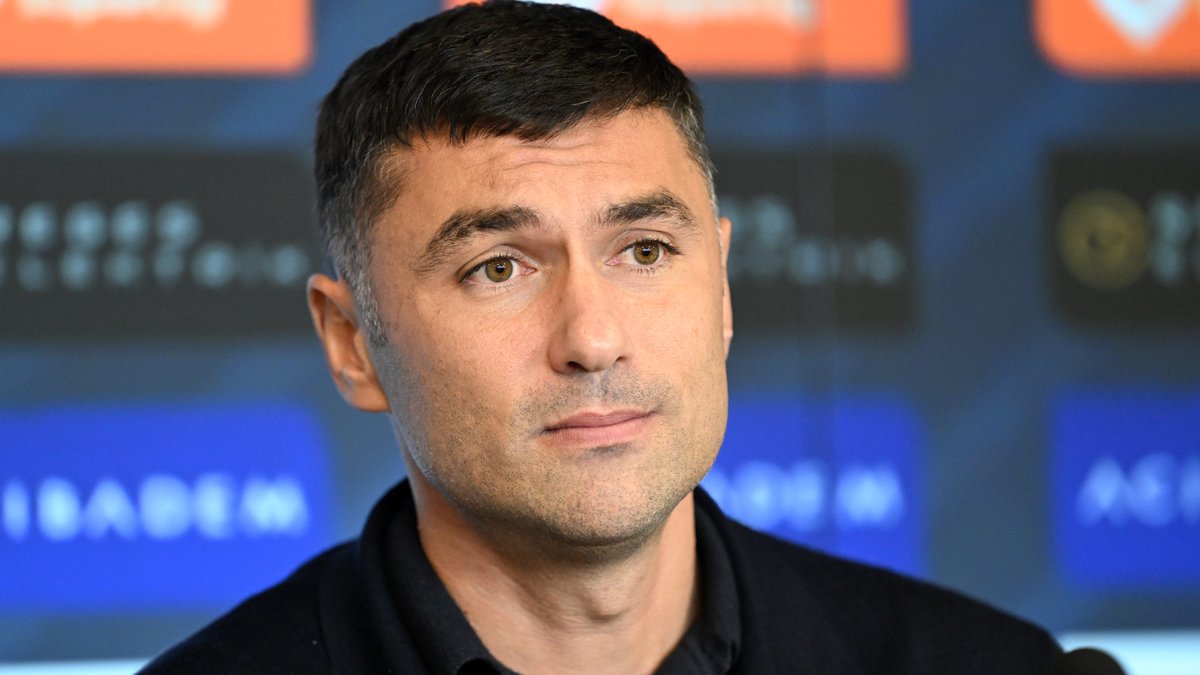 1 yıl önce 'Yorumcu olamam, futbolcu kardeşlerime sallamam' demişti: Burak Yılmaz yorumculuğa adım attı