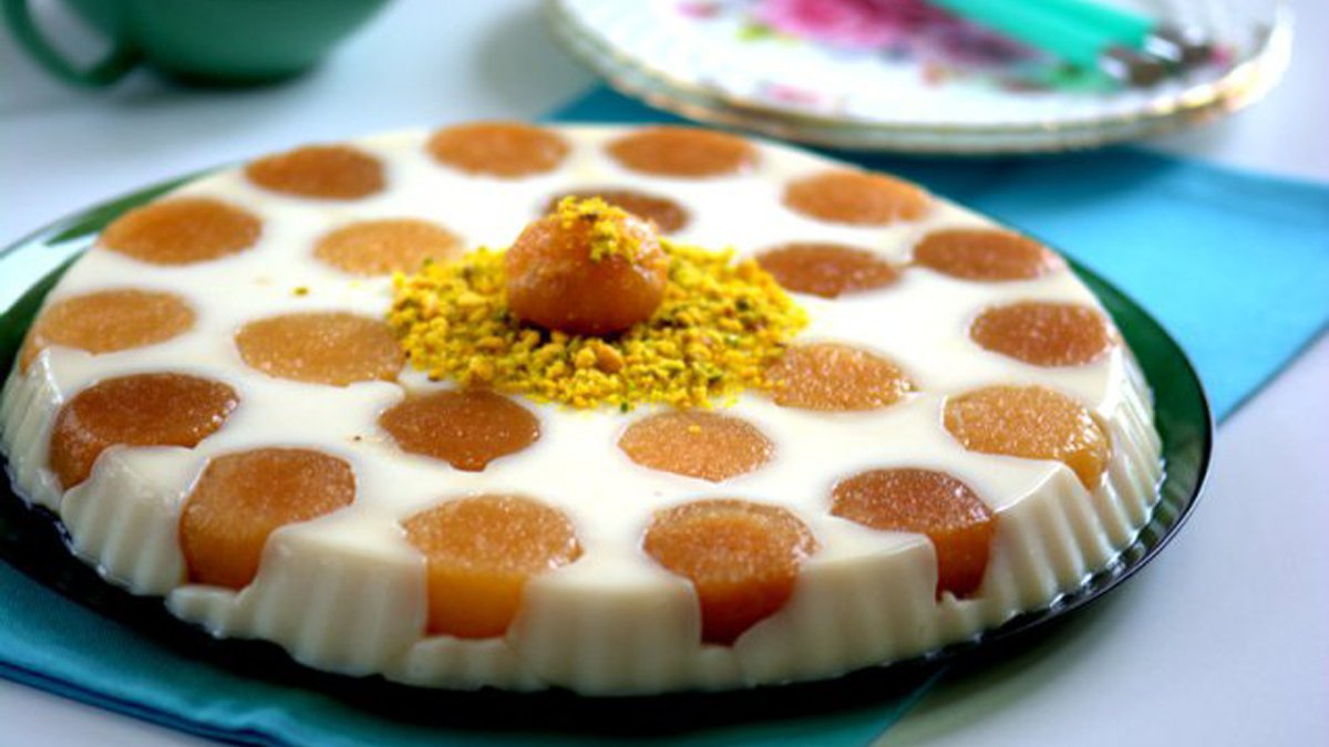 Tatlı yapmayı beceremem diyenler bile döktürüyor! İşte en kolay tatlı tarifi muhallebili Kemalpaşa...